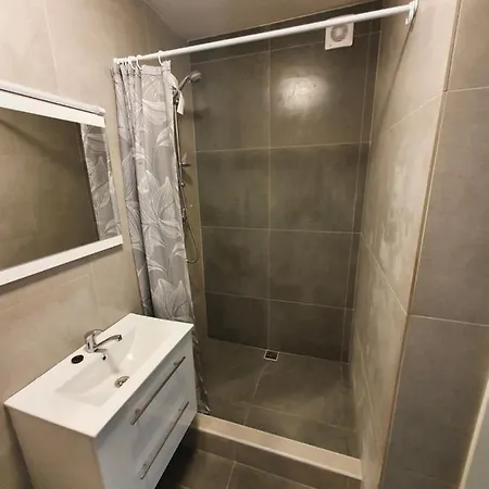 Moderny Apartman 4+1 Pri Kupalisku Na Kurinci Aparthotel Rimavska Sobota